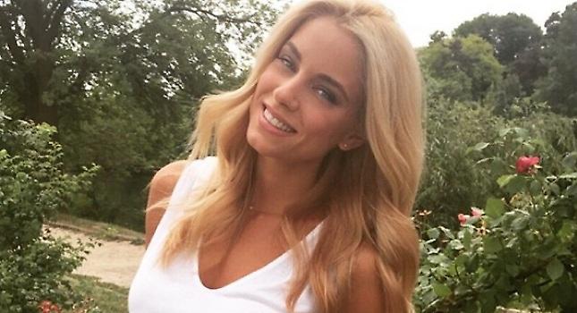 Όρθια, ολόσωμη και με μαγιό η Δούκισσα Νομικού (pic)