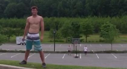 Απίθανα τρίποντα με μπάλα και… φρίσμπι (video)