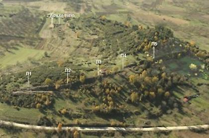 Τείχος και ιερό στην ανασκαφή της αρχαίας Φενεού