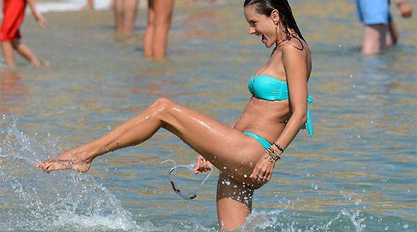 Γέμισε το Instagram της φωτογραφίες από τη Μύκονο η Αλεσάντρα Αμπρόσιο