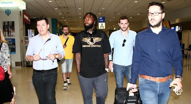 Ήρθε ο... ευλογημένος Γουόρεν για την ΑΕΚ (pics)