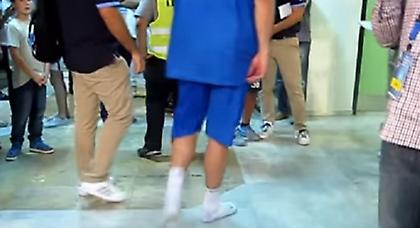 Ο ξυπόλητος «Παπ» και τα πειράγματα Μπουρούση (video)