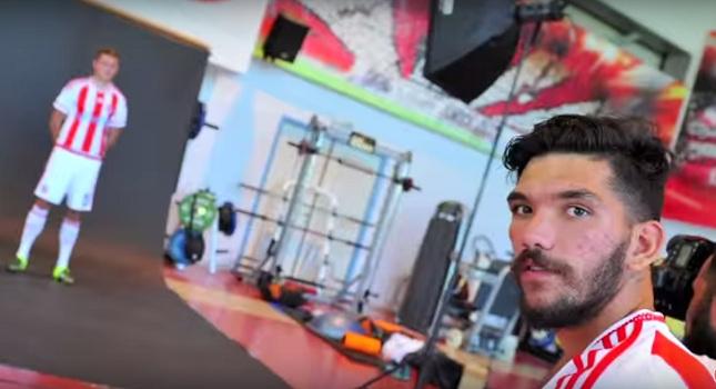 Το backstage της φωτογράφισης του Ολυμπιακού (vid)