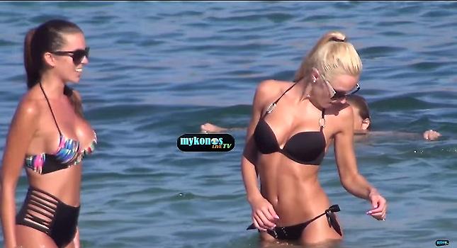 Δίδυμο-φωτιά: Η Τζούλια Νόβα και η φίλη της στη Μύκονο