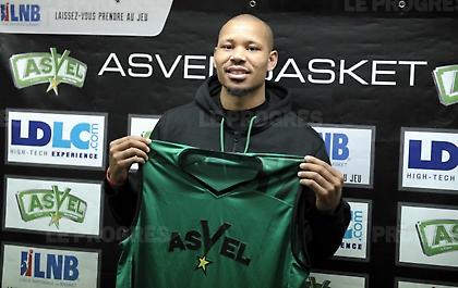 Στην Αβελίνο ο Άκερ