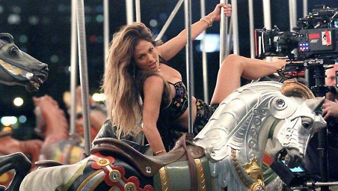 Καβάλα στ’ αλογάκι η Τζένιφερ Λόπεζ