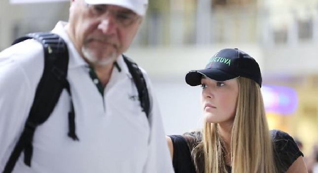 Φέρνει και την πανέμορφη κόρη του ο Σαμπόνις (pics)