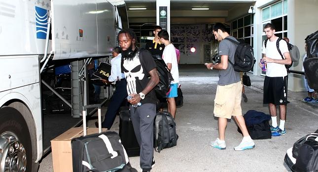 Έφυγε για Καρπενήσι η ΑΕΚ (pics)