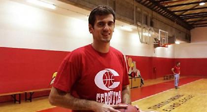 Δοκιμάζει Μπάρατς η Αρμάνι