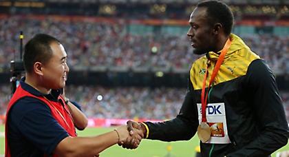 Το δώρο του Κινέζου καμεραμάν στον Μπολτ (pics/video)