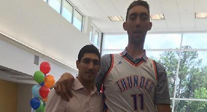 Ο Καντέρ σε ρόλο… Πετρούλας