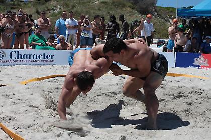 Θρίαμβος στη μπιτς πάλη!