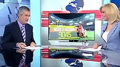 «Πέσιμο» On Air από δημοσιογράφο σε παρουσιάστρια της ΕΡΤ (video)