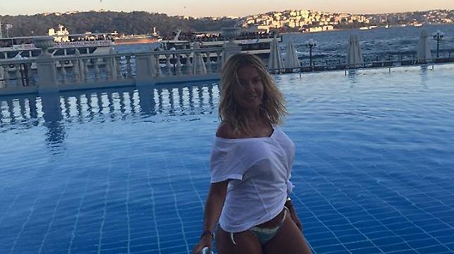 Το αποκαλυπτικό μπλουζάκι της Χριστίνας Παππά (pics)