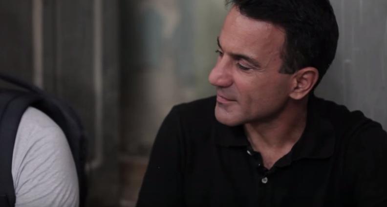 Ο Λαπαβίτσας τρολάρει Θεοδωράκη (video)