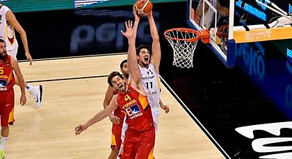 Και τάπες και καρφώματα και... buzzer beater (video)