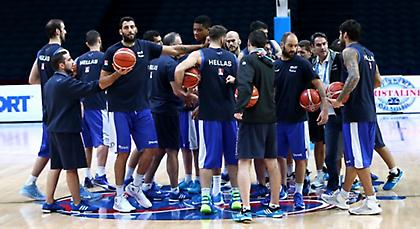 Πάνοπλη, αποφασισμένη, υποψιασμένη! (Web TV)