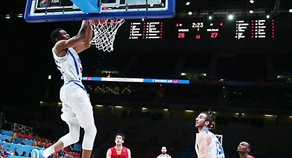 Γιάννης Αντετοκούνμπο… Airways! (video)