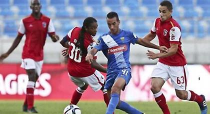 Εκτός έδρας δεν μπορεί…