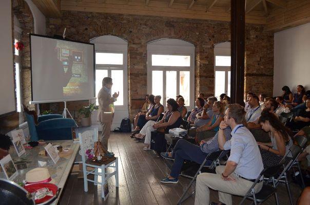 8 ταξιδιωτικοί bloggers βιώνουν την τέλεια ημέρα εμπειριών στην Αθήνα