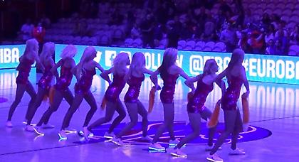 Οι μαζορέτες... μας ρόκαραν (Web TV)