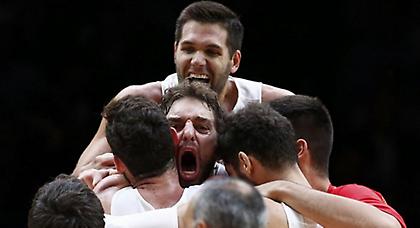 Φιέστα, αποθέωση Γκασόλ και κλάματα στα αποδυτήρια της Ισπανίας (video)