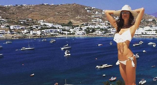 Πιο… φορμαρισμένη από ποτέ η Αλεσάντρα Αμπρόζιο (pics)