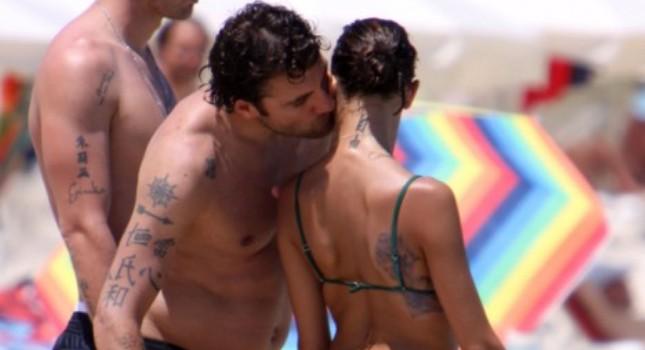 Ο Κριστιάν Βιέρι... τεστάρει γυναικείο στήθος (video)