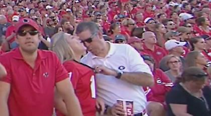 «Ακτινογραφία θώρακος» σε γυναίκα οπαδό (video)