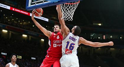 Και καρφώνει και ταπώνει! (video)