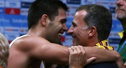 Οργή Ρέγες και «καρφί» για Γάλλους (video)