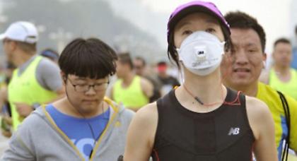 Έξι δρομείς κατέρρευσαν στον Μαραθώνιο του Πεκίνου! (video)