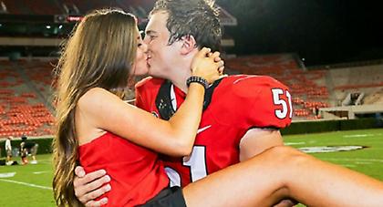 Πρόταση γάμου από παίκτη ράγκμπι μετά από αγώνα (video)