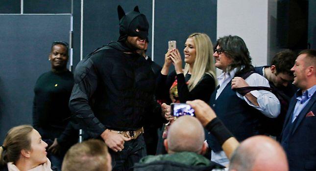 Αποκαλύφθηκε η ταυτότητα του Batman: είναι ο Tyson Fury (pics)