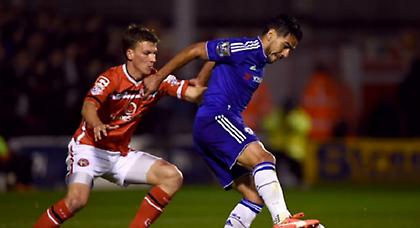 Φάουλ για γέλια από τον Φαλκάο (video)