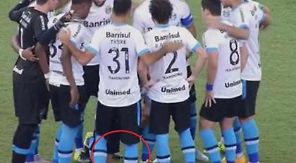 Έκανε την ανάγκη του στη σέντρα του Μαρακανά (pic/video)