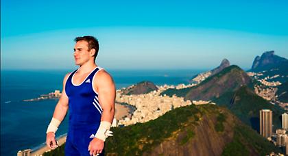 Ολυμπιονίκης «πετάει» πάνω απ’ το Ρίο ντε Τζανέιρο (video)