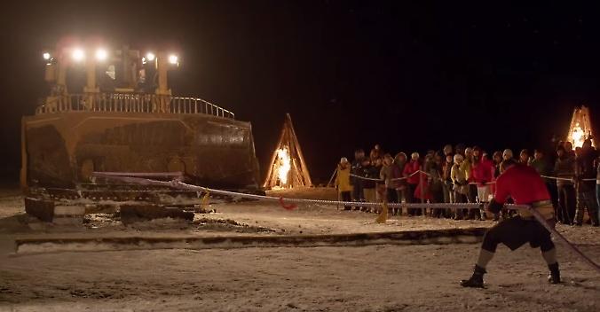 Το βουνό του Game of Thrones τα βάζει με μπουλντόζα (video)