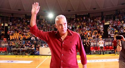 Αποθέωση για τον ΤΕΡΑΣΤΙΟ Νίκο Γκάλη στο… γήπεδό του (pics)