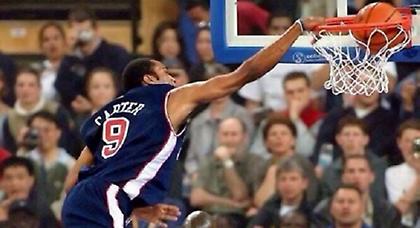 Η μέρα που ο Βινς Κάρτερ κατάργησε τη… βαρύτητα (video)