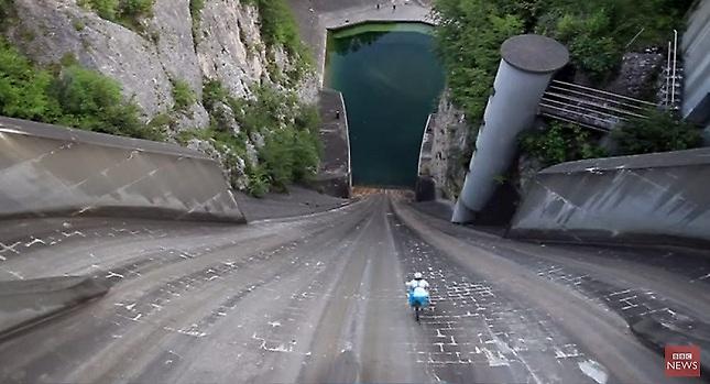 «Βουτιά θανάτου» με mountain bike
