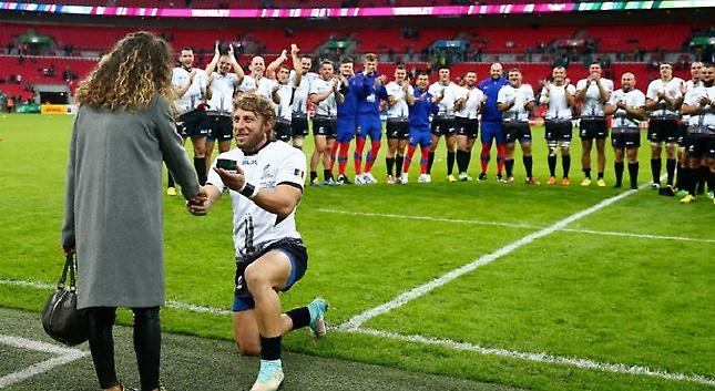 Πρόταση γάμου σε αγώνα Ράγκμπι (video)