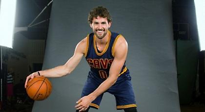 Έκλεψε την παράσταση το νέο look του Λοβ