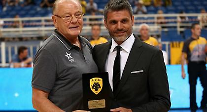 Τίμησε τους προπονητές των τίτλων η ΑΕΚ (Web TV)