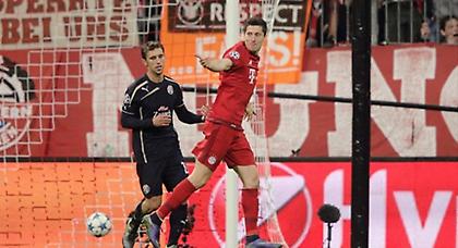 Πεντάρα η Μπάγερν, χατ-τρικ ο «Λέβα»