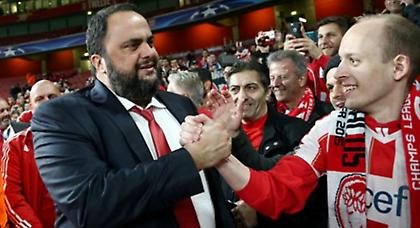 Με τους οπαδούς του Ολυμπιακού ο Μαρινάκης!