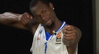 Σούπερ κάρφωμα και τάπα από Πέτγουεϊ (video)