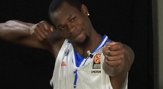 Σούπερ κάρφωμα και τάπα από Πέτγουεϊ (video)