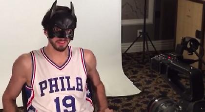 Ο Φουρκάν Αλντεμίρ είναι ο Μπάτμαν (video)