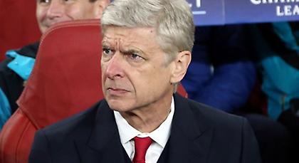 Το ερυθρόλευκο σφυρί και το καρούμπαλο του Βενγκέρ (pic)